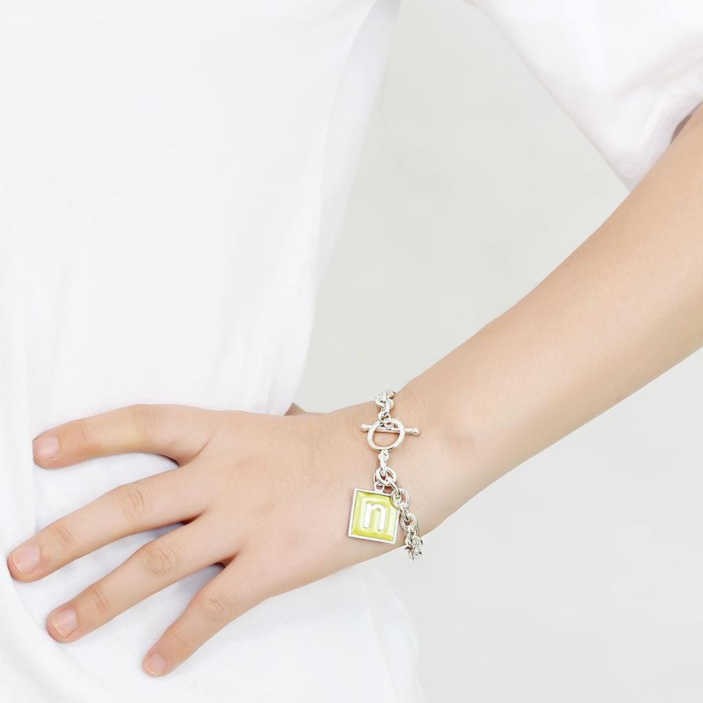 LO4639 - High-Polished Brass Bracelet with Epoxy in Emerald