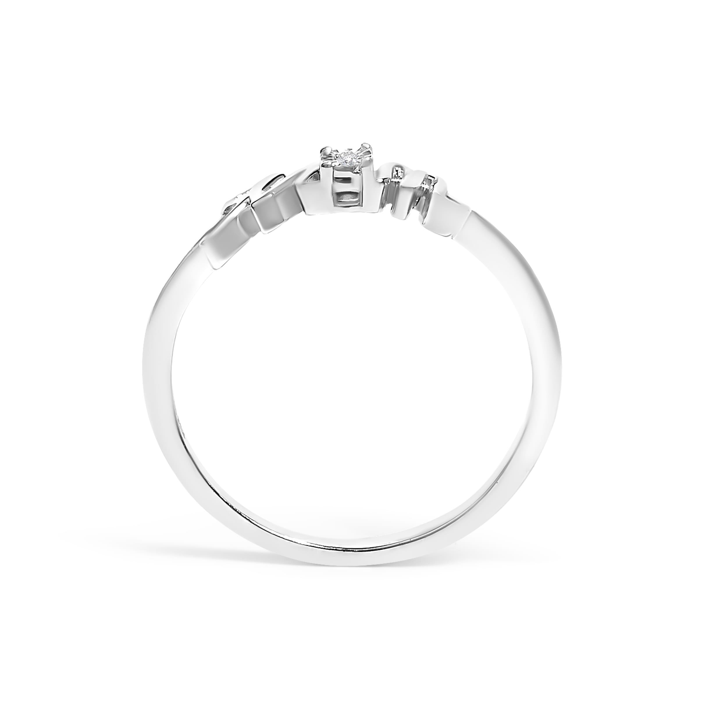 .925 Sterling Silver Diamond Accent "MOM"  Ring (J-K Color, I2-I3 Clarity) - Ring Size 8