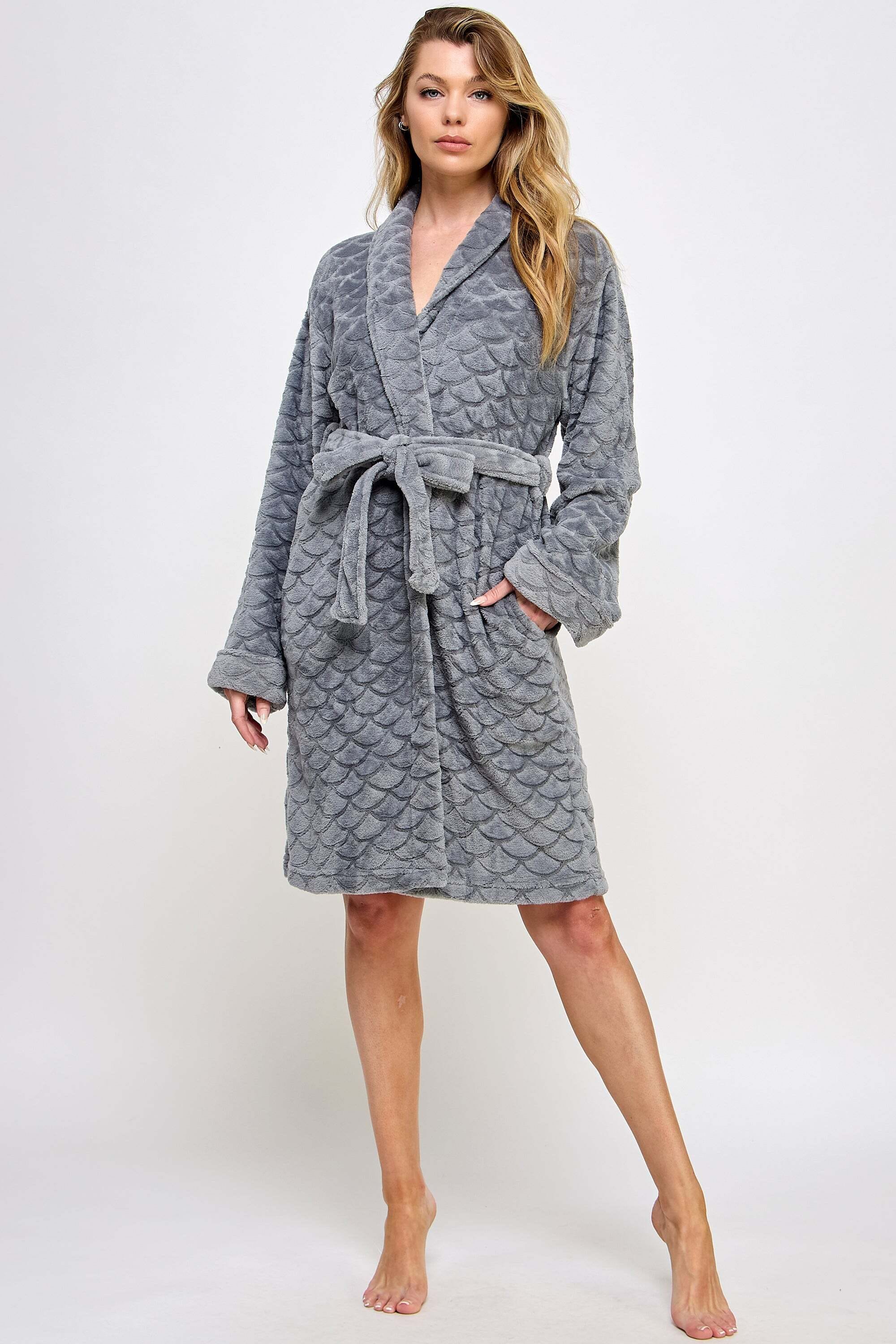 2490 Ariel Robe