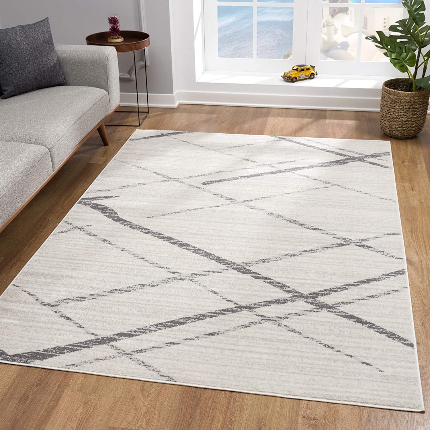4' X 6' Gray and Ivory Geometric Area Rug