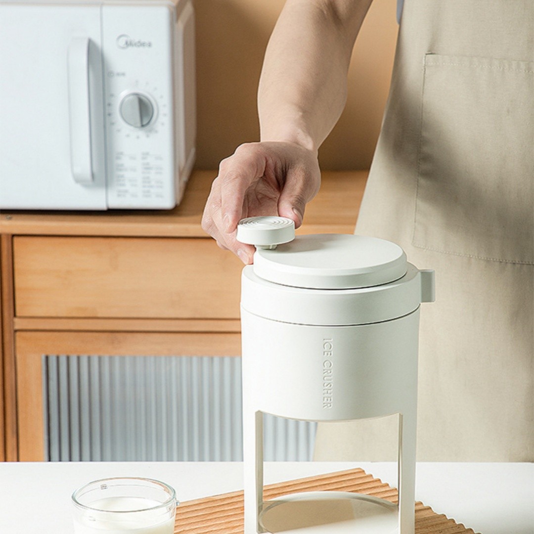 Hand-operated Ice Crusher