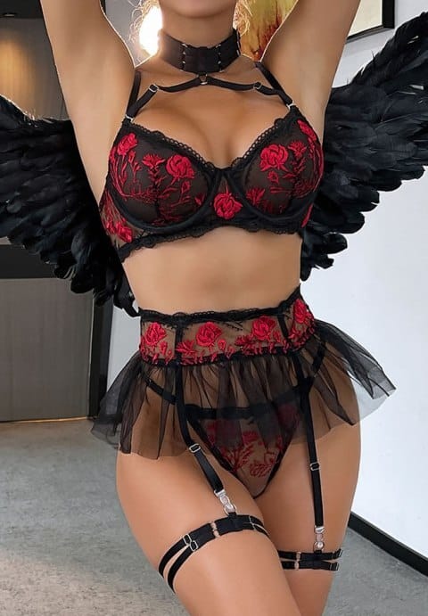 Classic Opulence Garter Set