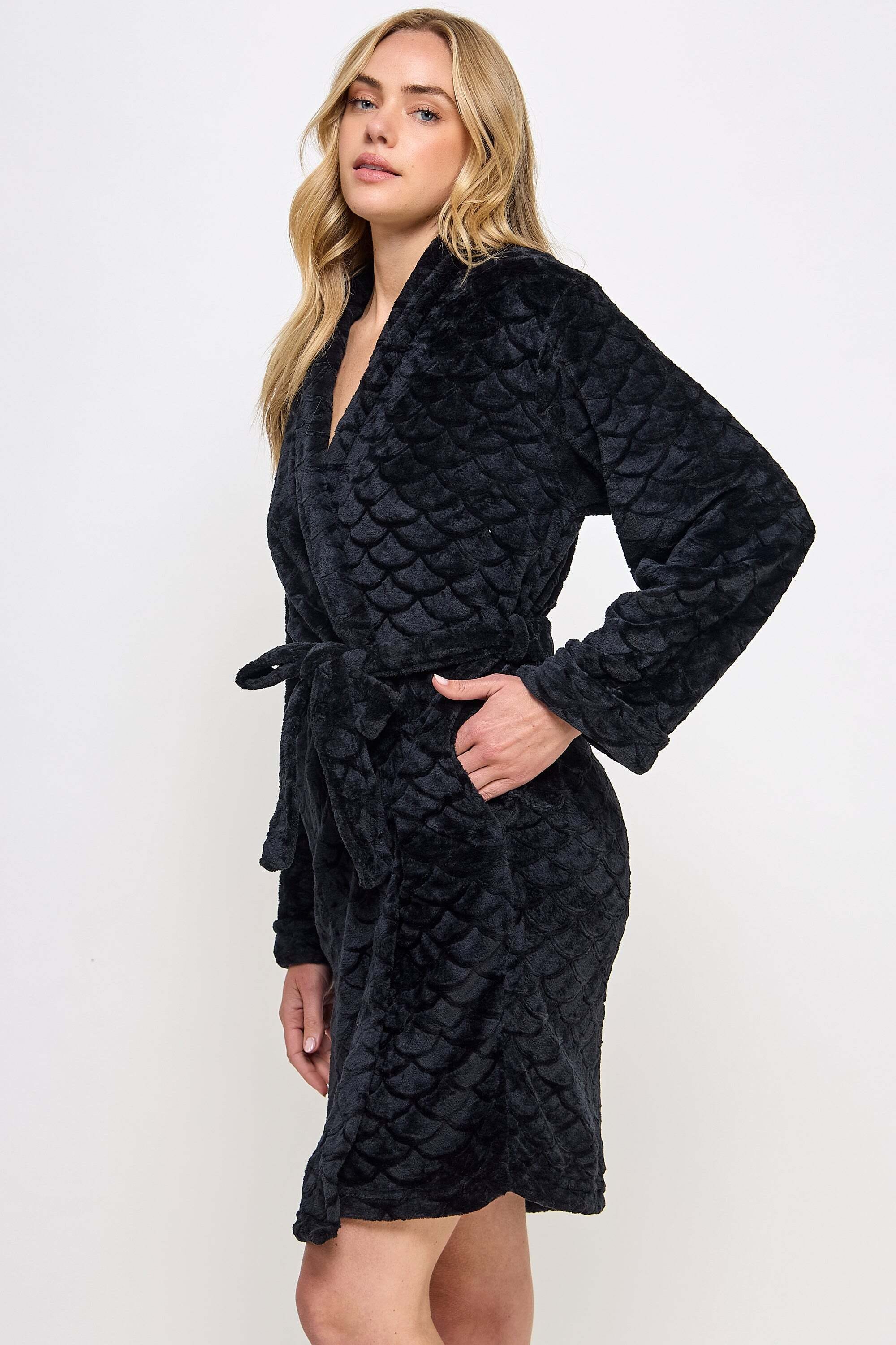 2490 Ariel Robe