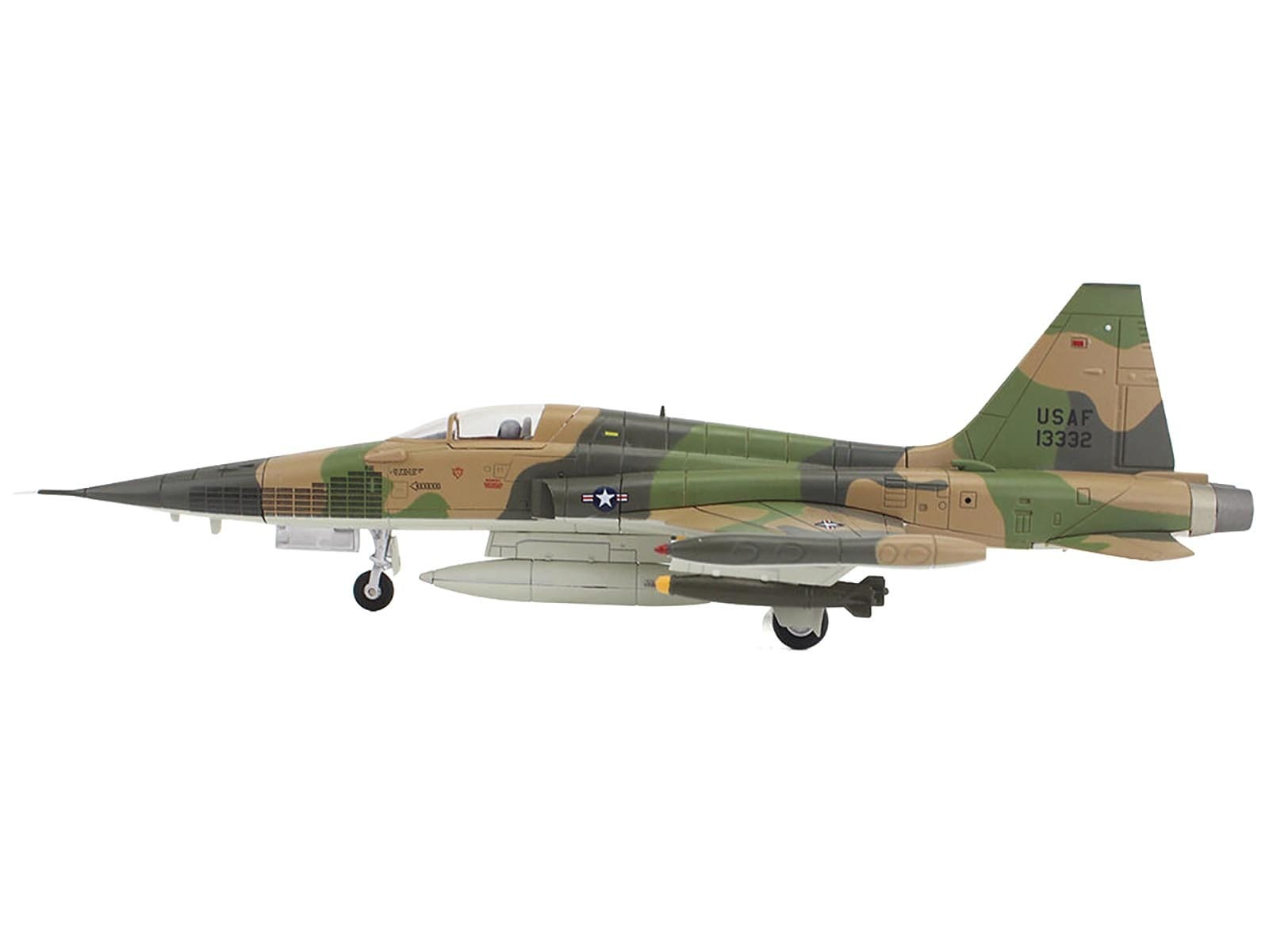 Northrop F-5C Skoshi Tiger Aircraft "64-13332 10th FCS Bien Hoa AFB" (1965) United States Air Force "Air Power Series" 1/72 Diecast Model by Hobby Master