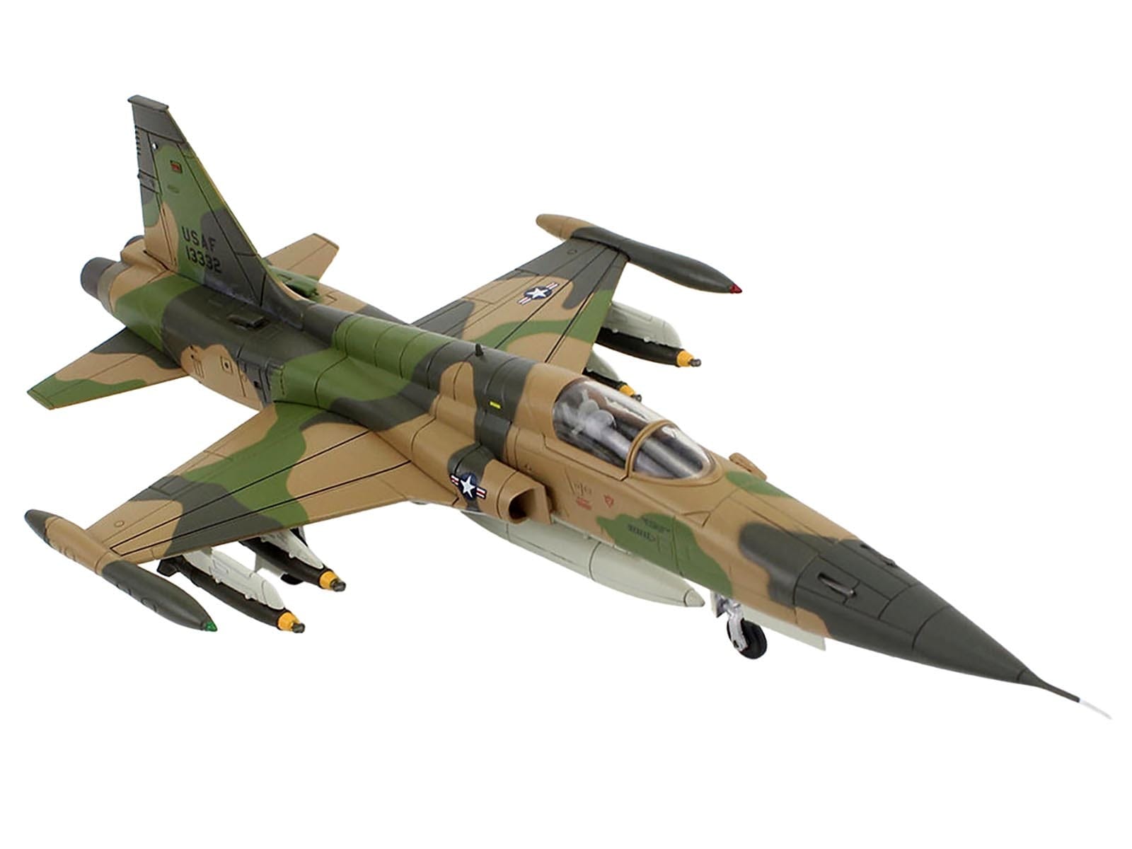 Northrop F-5C Skoshi Tiger Aircraft "64-13332 10th FCS Bien Hoa AFB" (1965) United States Air Force "Air Power Series" 1/72 Diecast Model by Hobby Master