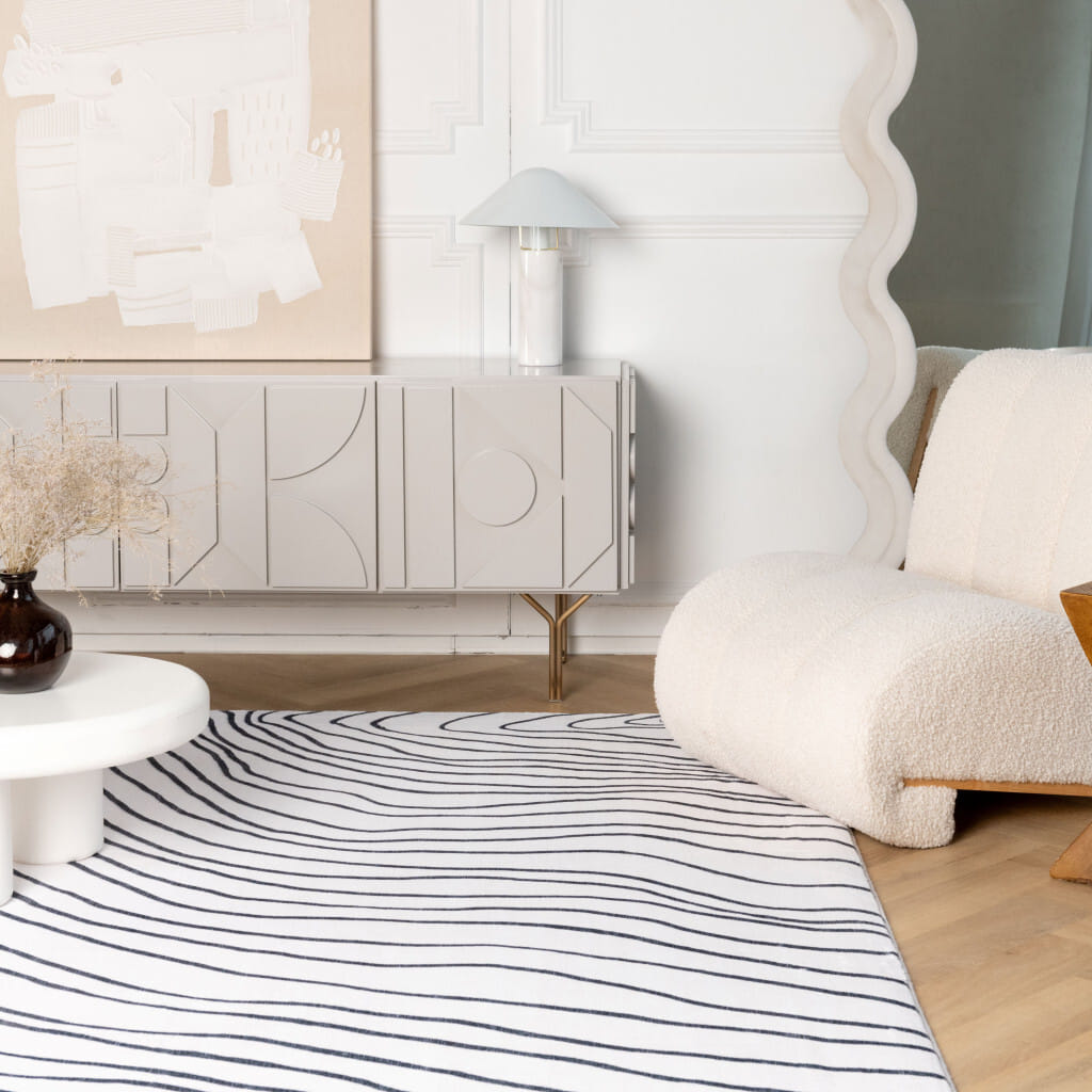 4' X 6' Black and White Abstract Area Rug