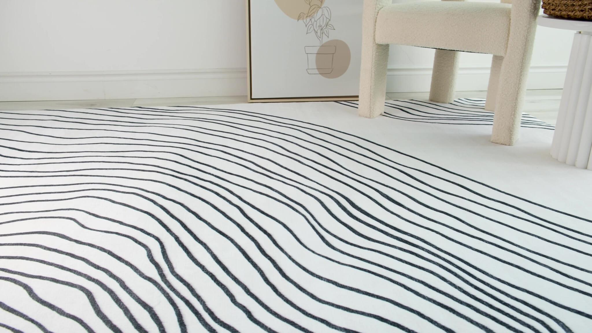 4' X 6' Black and White Abstract Area Rug