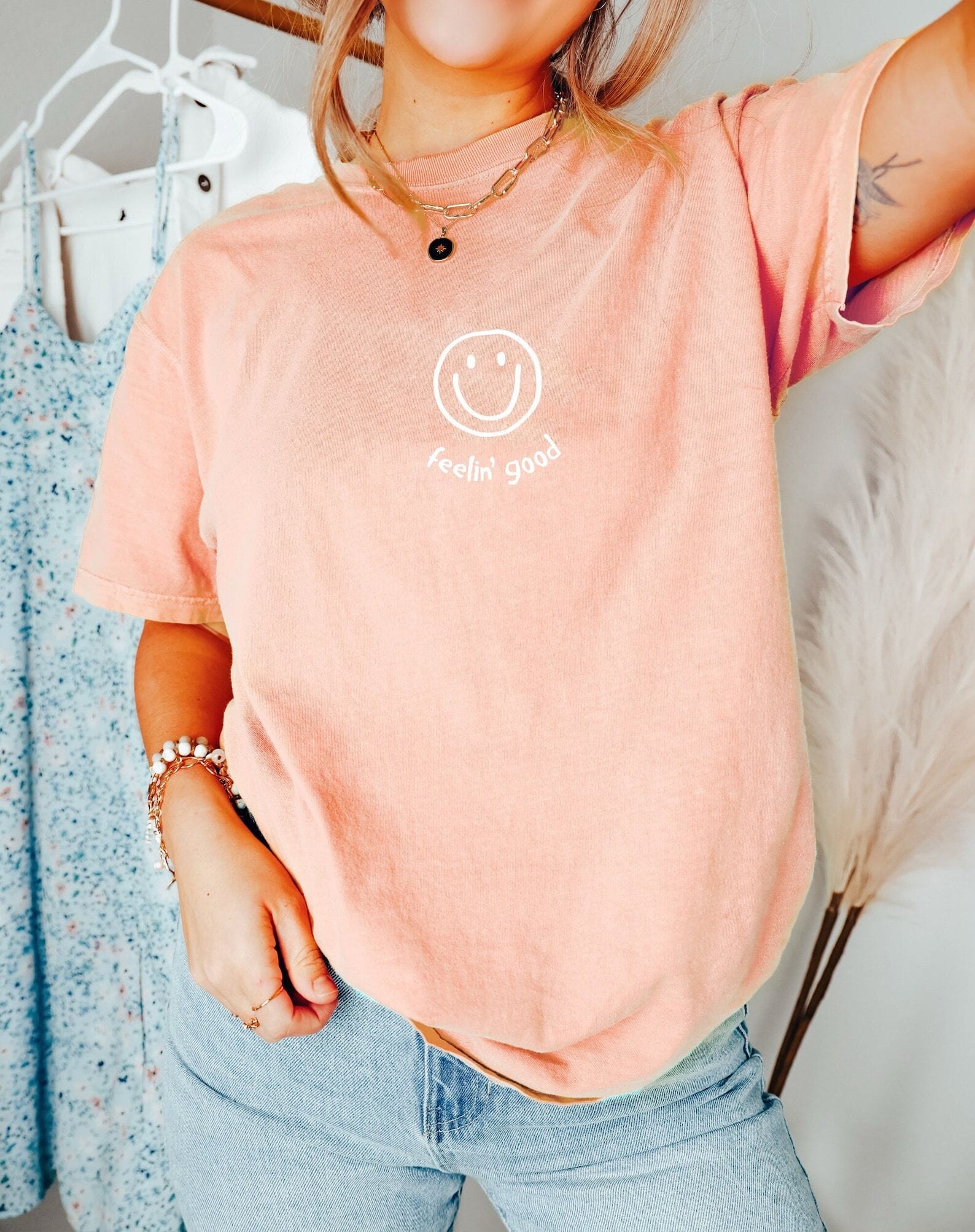 Smiley Happy Face Comfort Colors Tee Smile Shirt Happy T-Shirt College Smiley Shirt Custom Shirt Retro Happy Face Shirt Oversized Summer