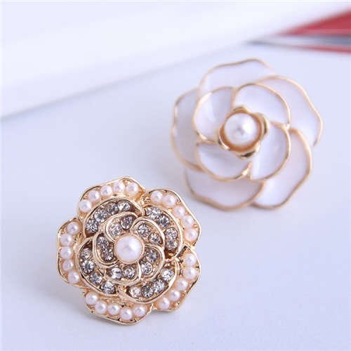Pearl and Rhinestone Inlaid Flower Asymmetric Design Enamel Women Stud Earrings - White