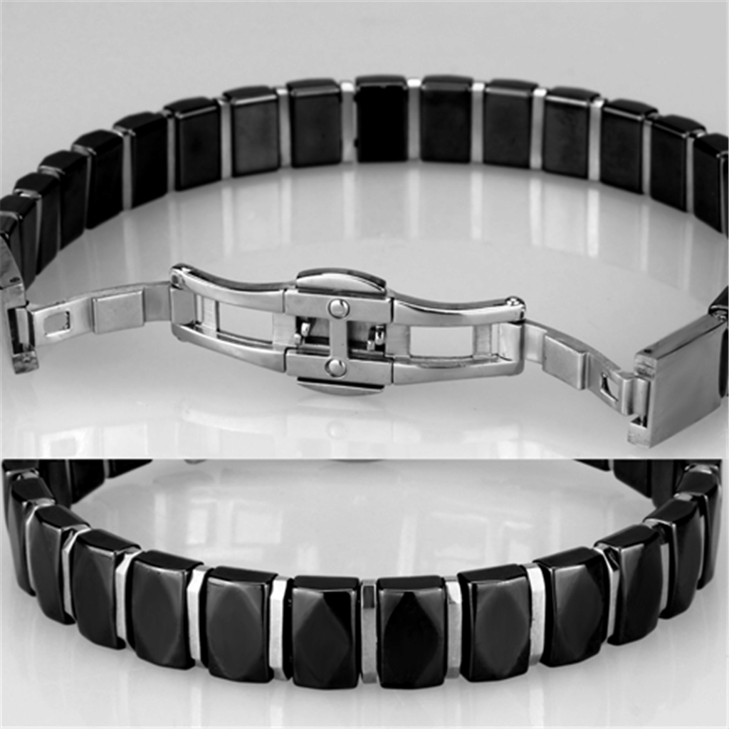 3W990 - High polished (no plating) Stainless Steel Bracelet with Ceramic in Jet