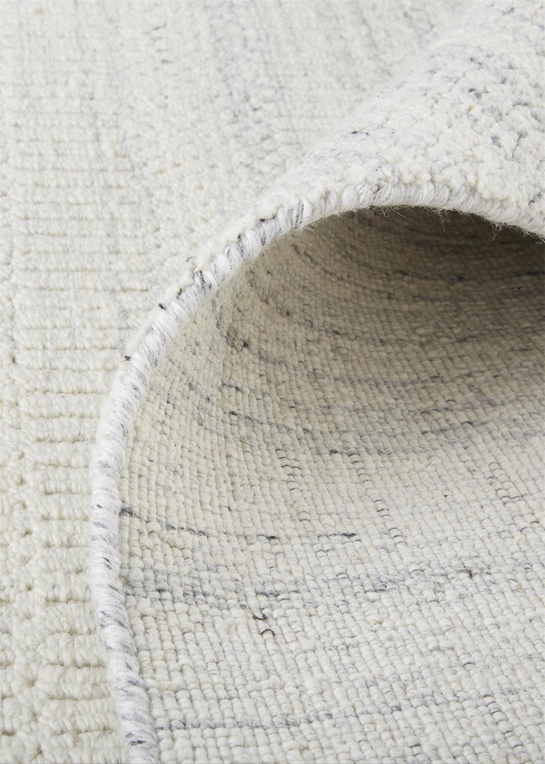5' X 8' Ivory And Gray Wool Hand Woven Stain Resistant Area Rug