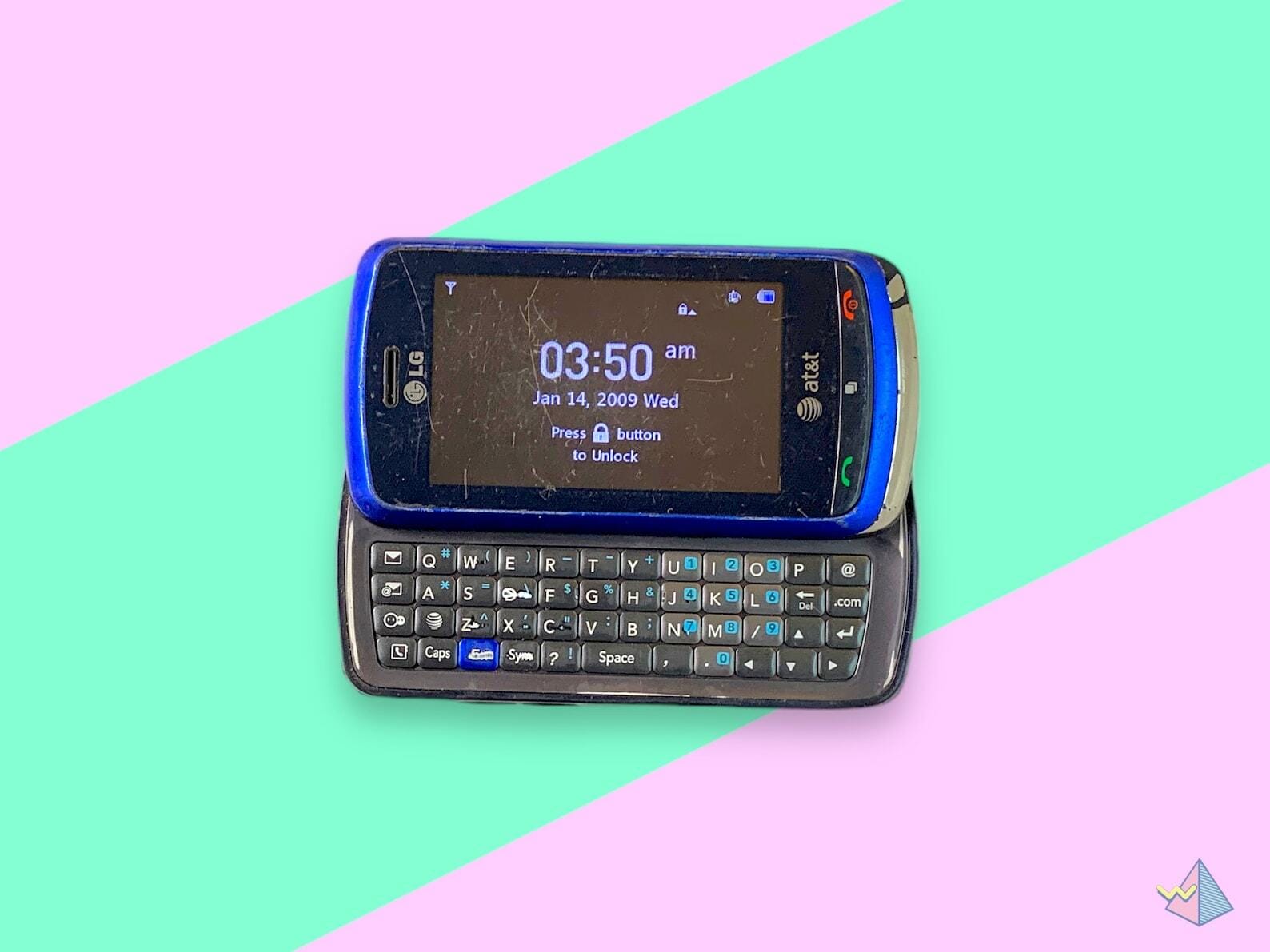 Vintage Y2K LG Slide Keyboard Cell Phone. Works