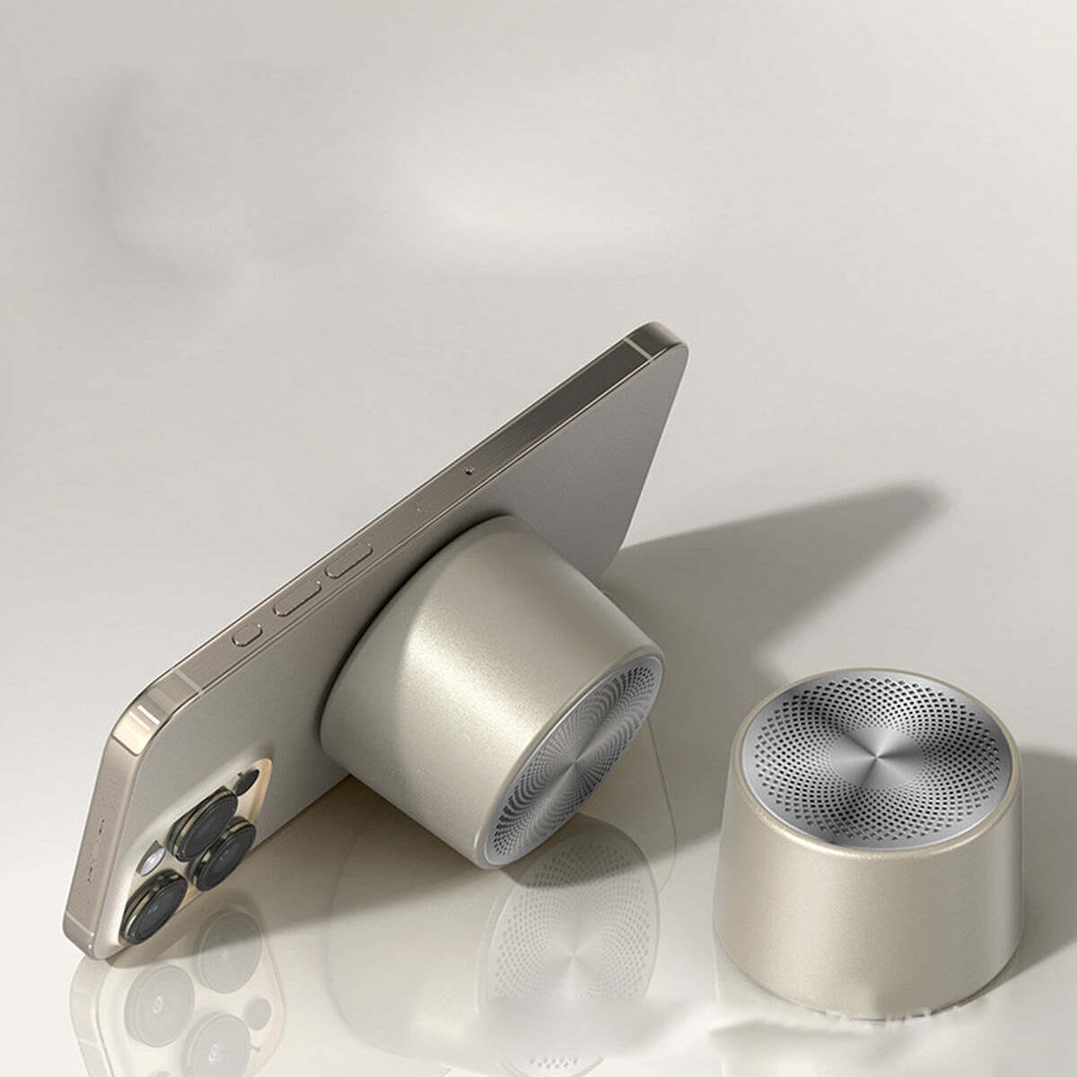 Star Sound Magnetic Mini Metallic Bluetooth Speaker And Phone Stand