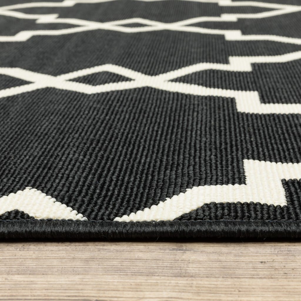 8' X 8' Black and Ivory Indoor Outdoor Area Rug