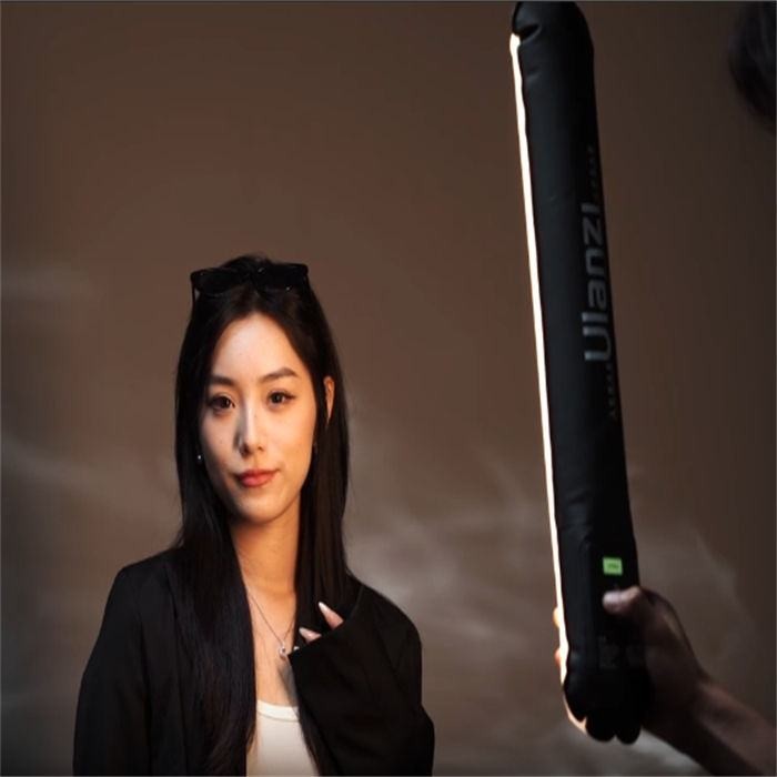 Ulanzi UA20 20W Portable Air Tube Light - Foldable Bi-Color Fill Light for Creative Photography