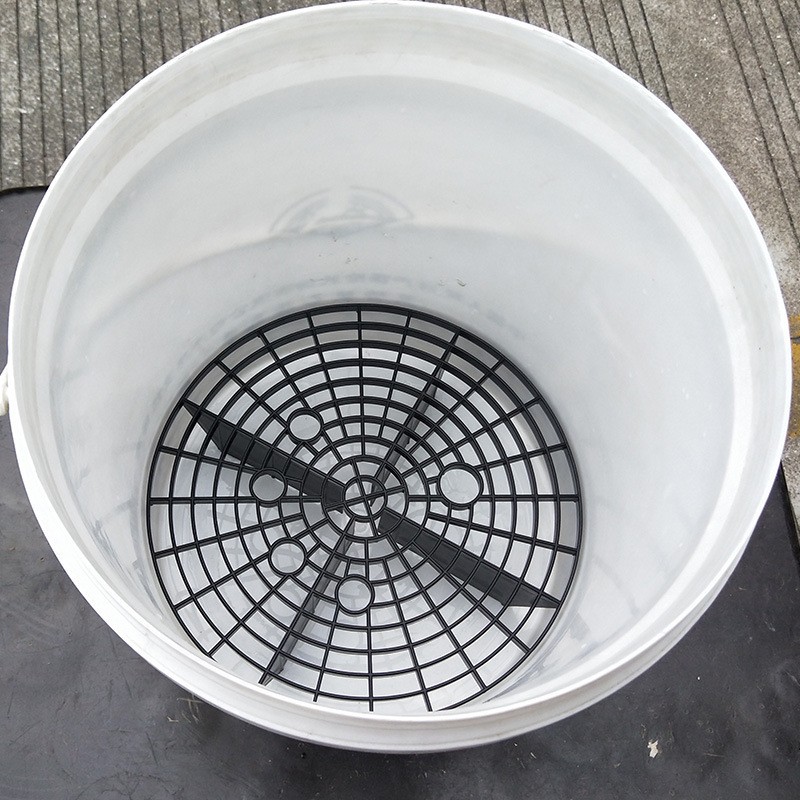 Bucket Dirt Trap
