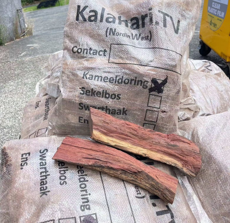 Kameeldoring Hout / Camel Thorn Firewood - 12kg