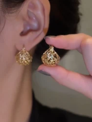Design Luxury Earrings With Unique Temperament