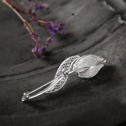 Simple pin autumn and winter coat collar pin