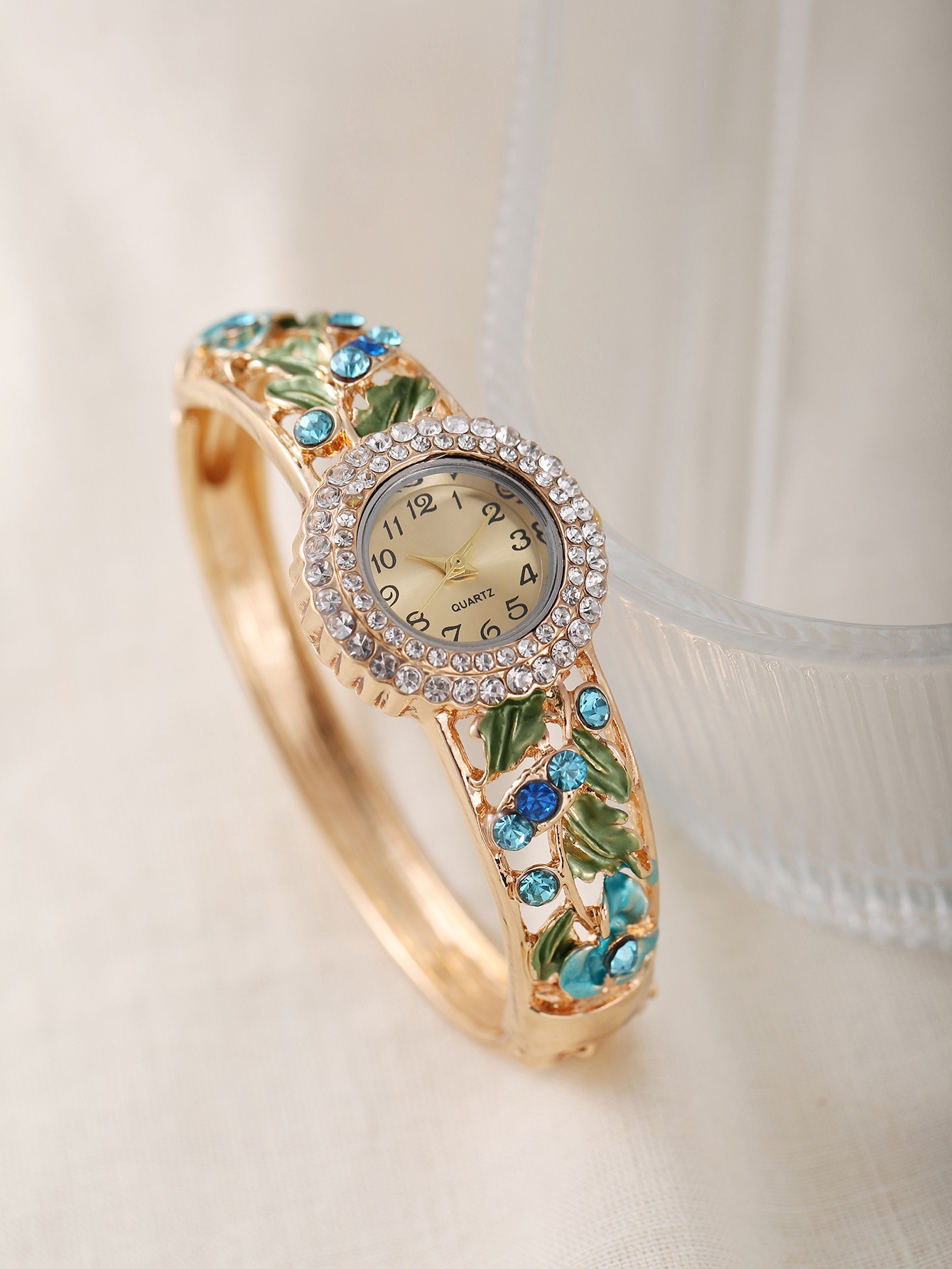 Women’s New Retro Light Luxury Rare Quartz Bracelet Watch