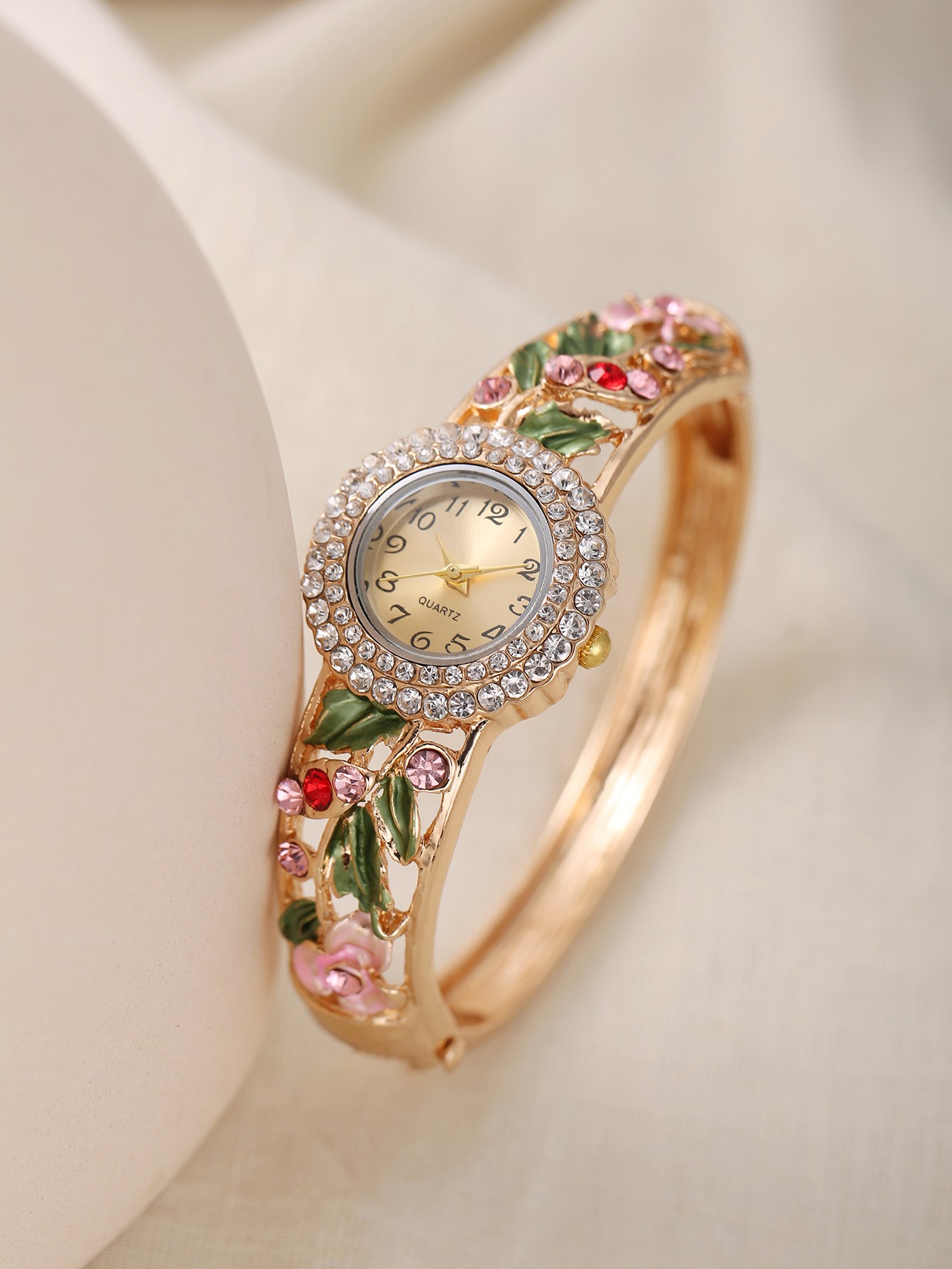 Women’s New Retro Light Luxury Rare Quartz Bracelet Watch
