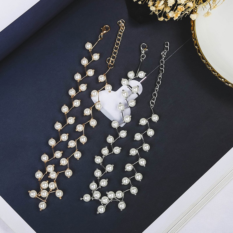 Women’s Simulated Pearls Necklace