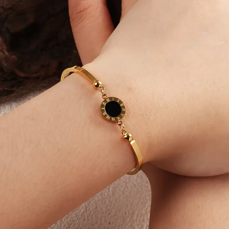 Fashion Classic Black Shell Bracelet – Gold-Plated Stainless Steel Women’s Jewelry