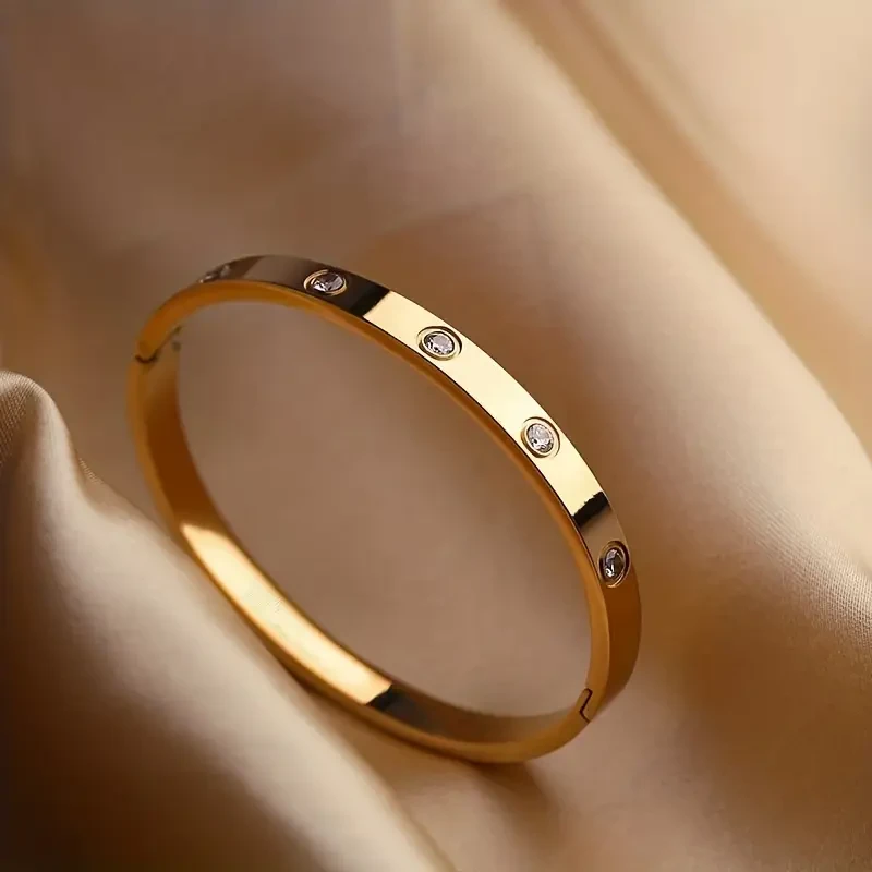 Titanium Steel Rhinestone Bangle – Niche Oval Hand Jewelry for Ladies