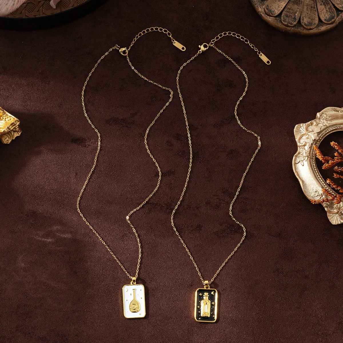 Retro Style Moon Necklace Female Dark Dripping Oil