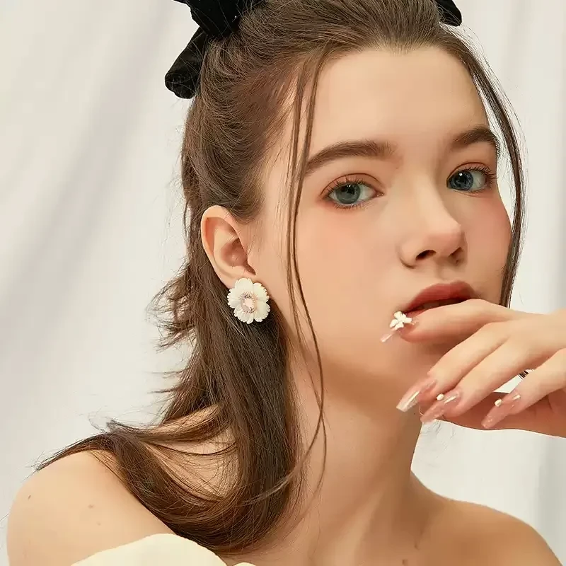 New Women's Temperament Wild Simple Earrings