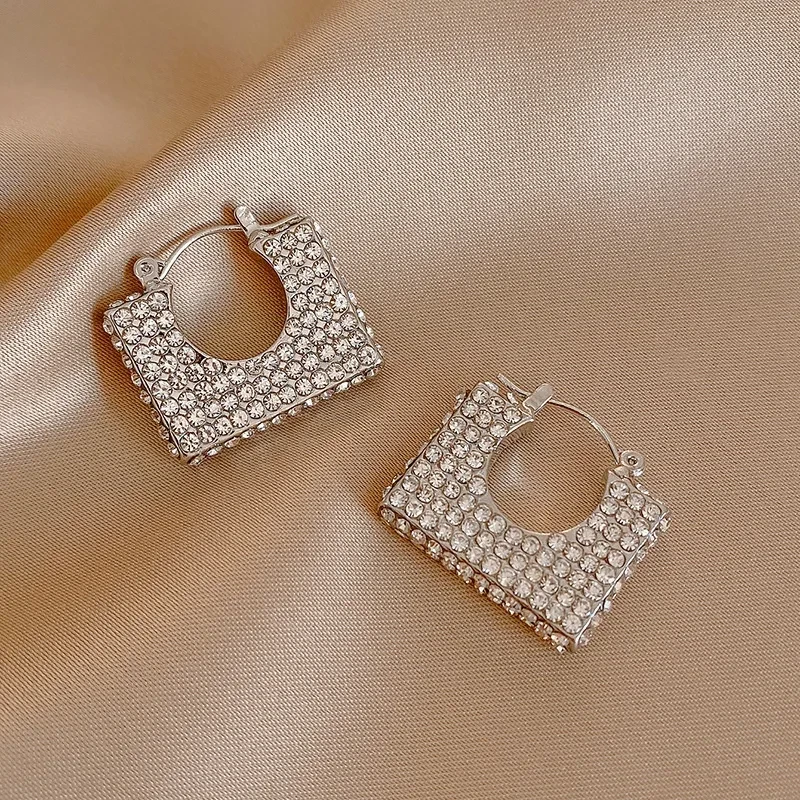 Fashion Simple Twist Ear Clip Advanced Sense