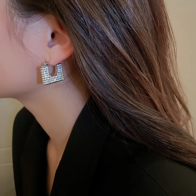 Fashion Simple Twist Ear Clip Advanced Sense
